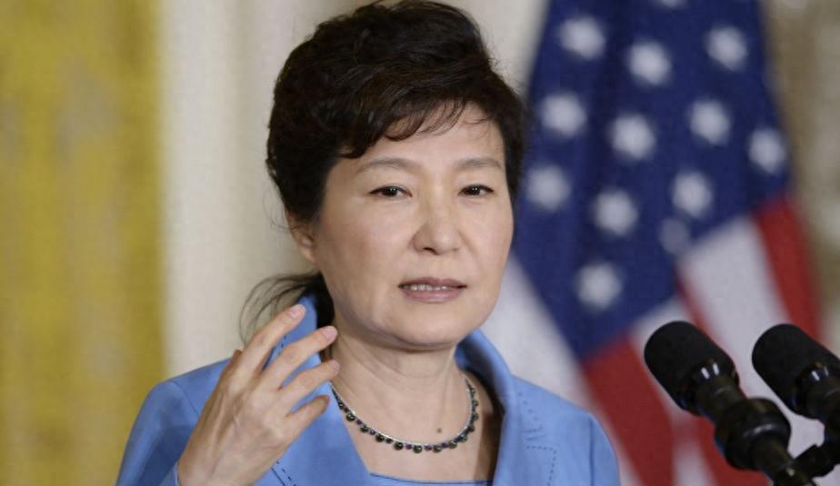 朴槿惠或有望重返政坛？韩国民调出来了，尹锡悦入狱，李在明失声韩国前总统朴槿惠
