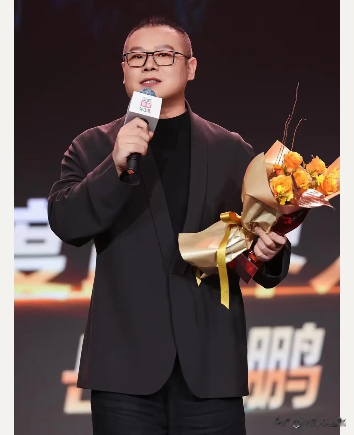 一觉醒来，听说岳云鹏在沈阳专场上抹眼泪，亲口说不碰春晚了。不是因为忙，而是被