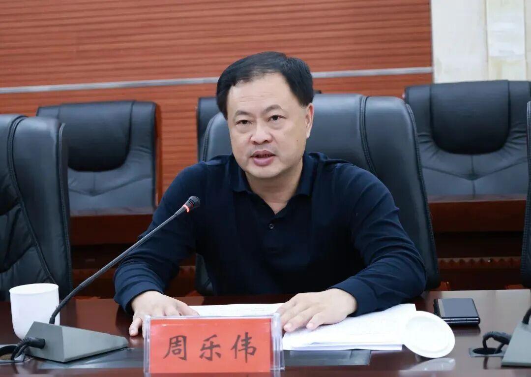 曾在格力集团担任7年多董事长的周乐伟，在离开格力两年后主动投案。提到“格力”二字