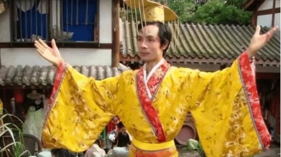 1985年，四川一农民，自立为“皇帝”，带人攻下县医院，并将40多名女护士册立为