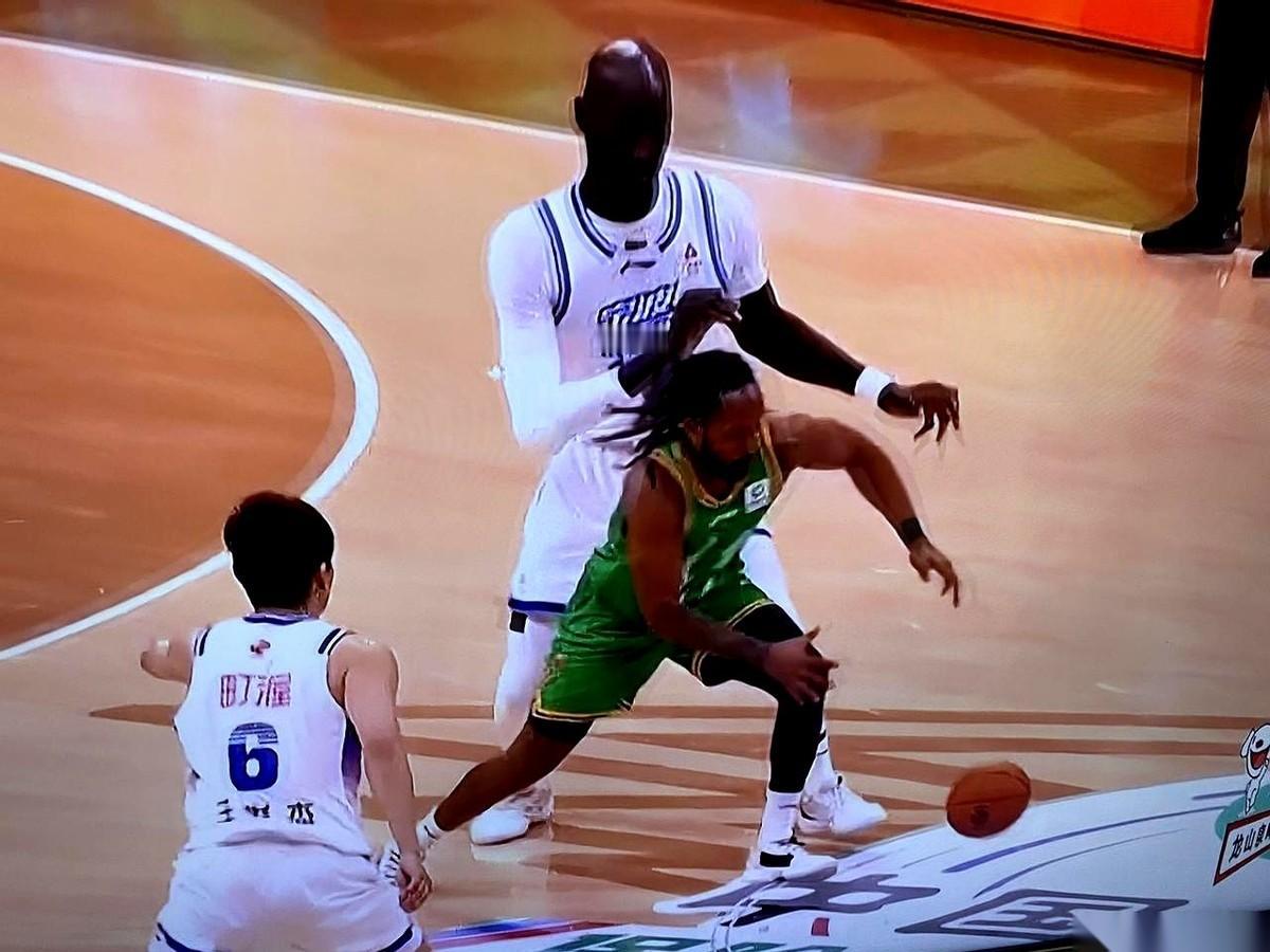 赢了，但比输了还难受。最后5秒，靠罚球才赢了2分。这打的还是宁波啊，哥们儿。要