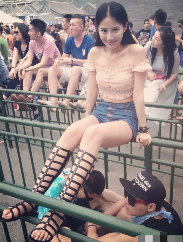吴忧，170cm，除了鞋子有点丑，其他都很完美！