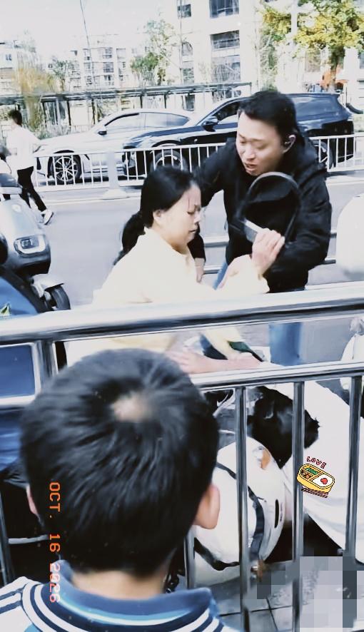 成都抡U型锁的宝妈，这回算是踢上硬茬了！这一锁挥下去，代价可不只是口头争吵那么简