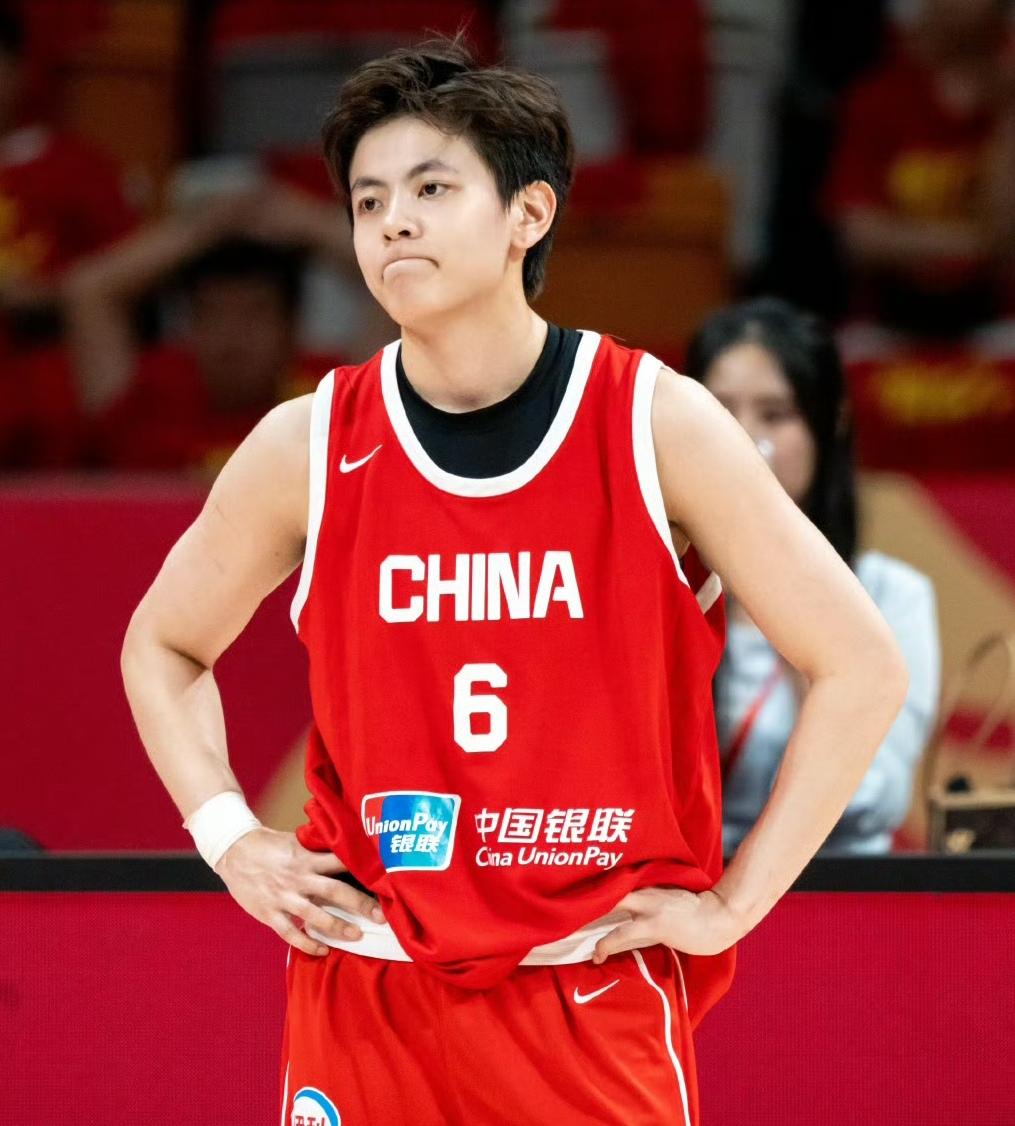 中国女篮！大家发现没，在昨晚结束的女篮热身赛，中国女篮11分惜败尼日利亚队，球