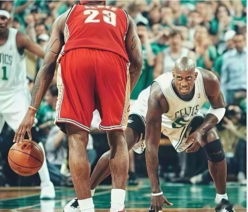 加内特炮轰：詹姆斯毁了全明星！2026年1月播客里，他翻出14年前的旧账。2