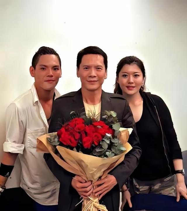 李小龙死在丁佩床上，一年后向华强却娶了她。说起这事儿，得从1973年7月20日