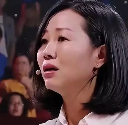 湖南一名女子三岁不幸走失，颠沛半生，等到四十岁打拼成身家千万的老板后，选择登上节