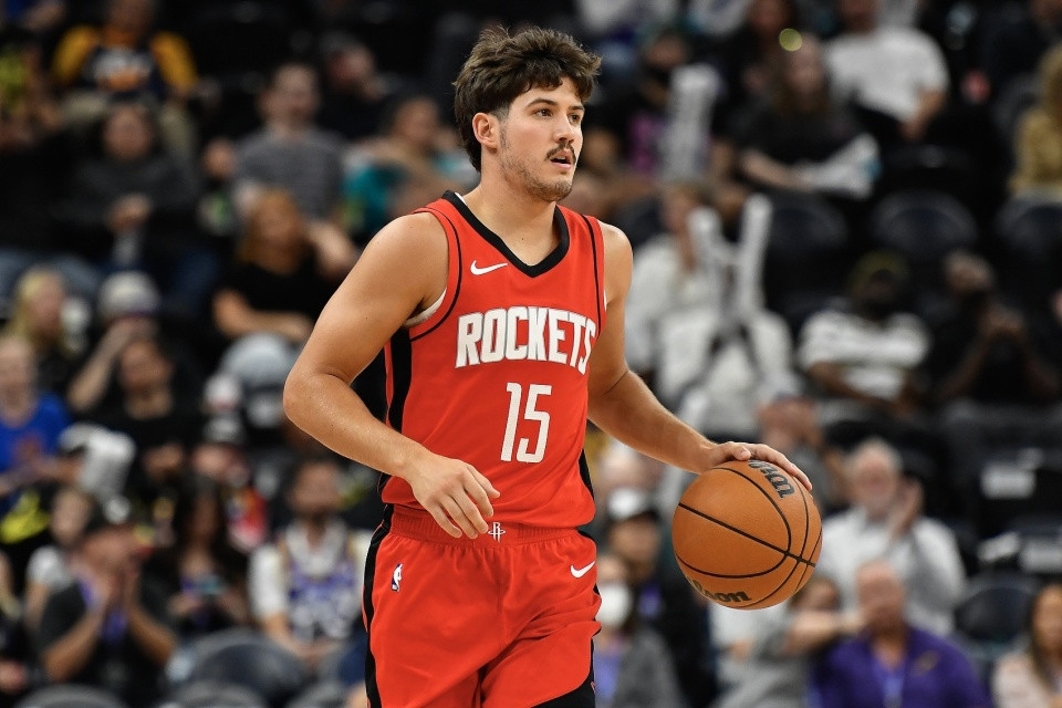 最近火箭队的主力教练罗亚尔-艾维在采访中谈到了球队24年的探花谢泼德。他对于谢