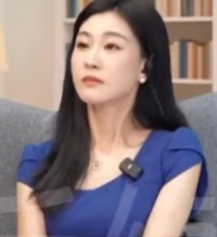 牢A一句“霜糖苹果”，把三妹吓得浑身冒起鸡皮疙瘩。注意看三妹的表情变化，这就