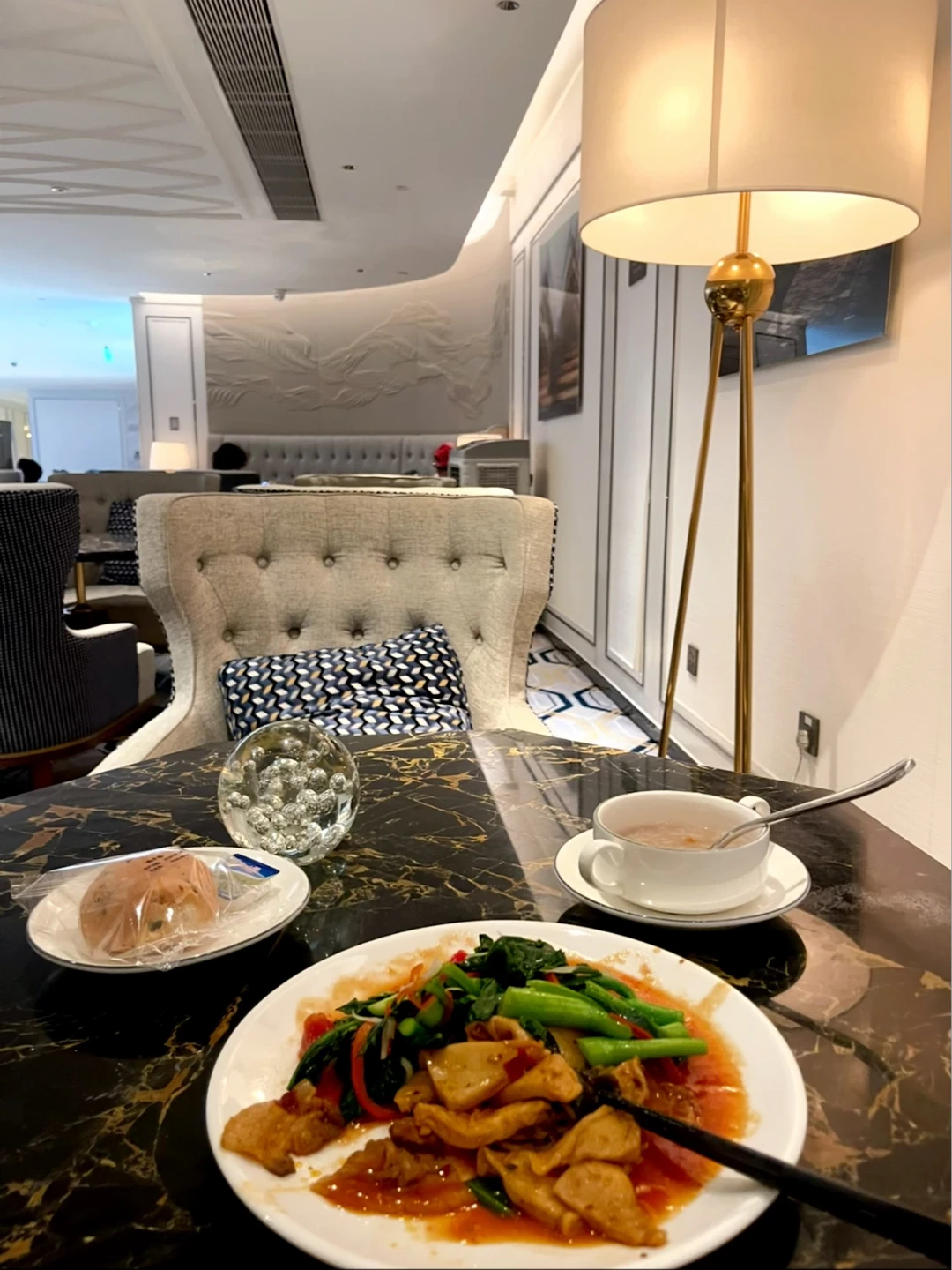 一定要相信，世界上没有任何一件事，比赚钱更能真实地反映一个人的综合能力...