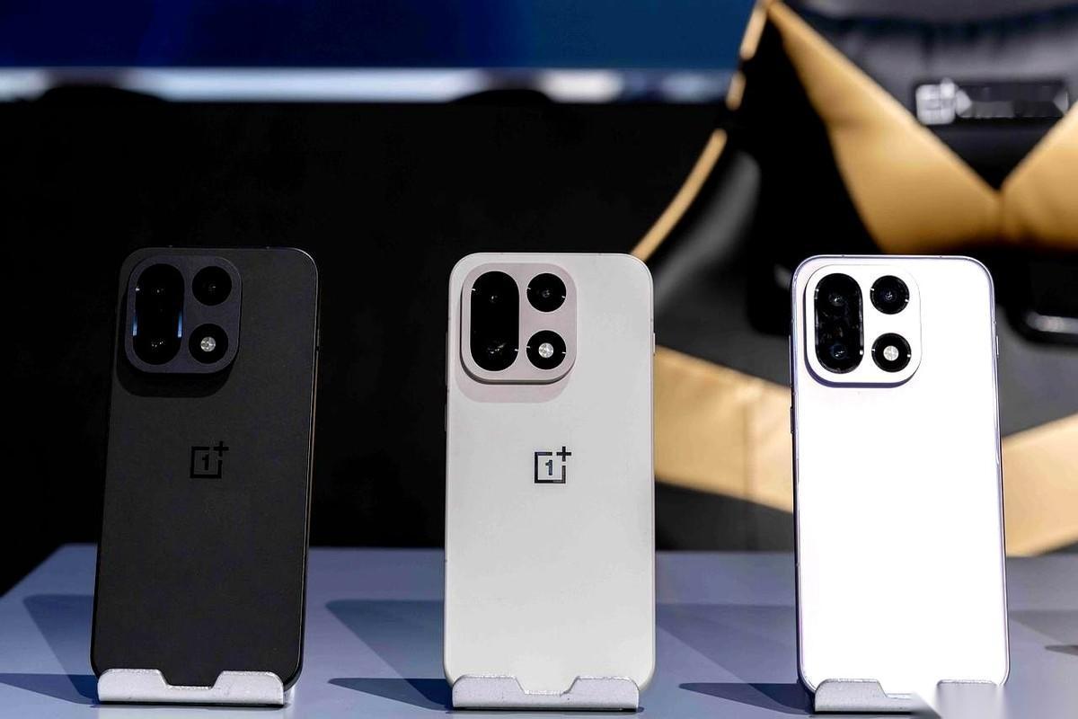 刚看到个消息，给我整不会了。下一代最牛的手机芯片，光一颗，采购价就要2100多