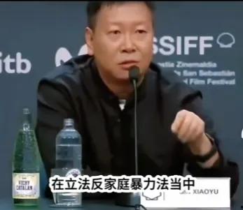 现在全网都在盯着赵箫泓，我觉得大伙儿可能骂错人了。这事最该扒的，是《监狱来的