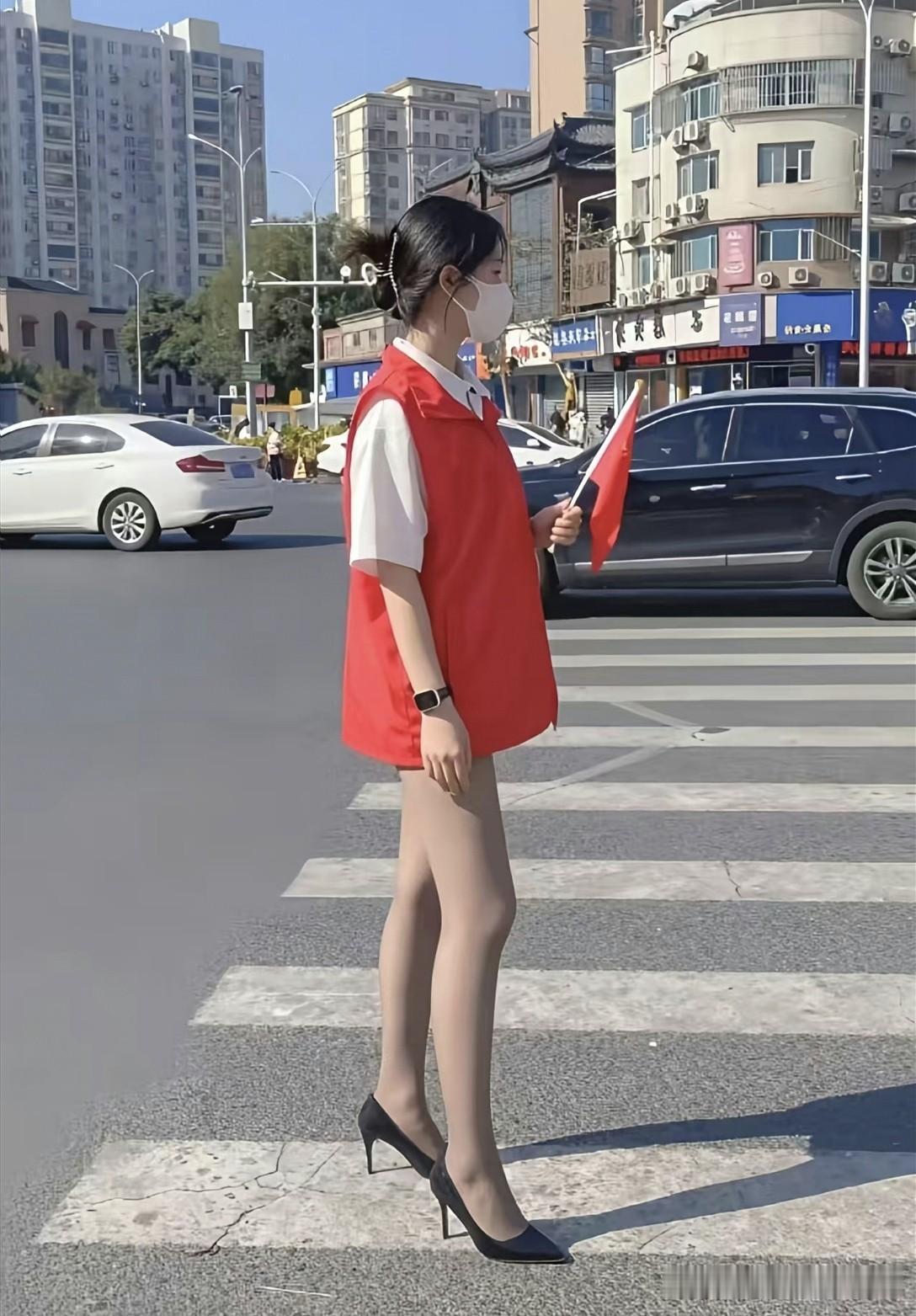 城市守护者烈日下的坚守