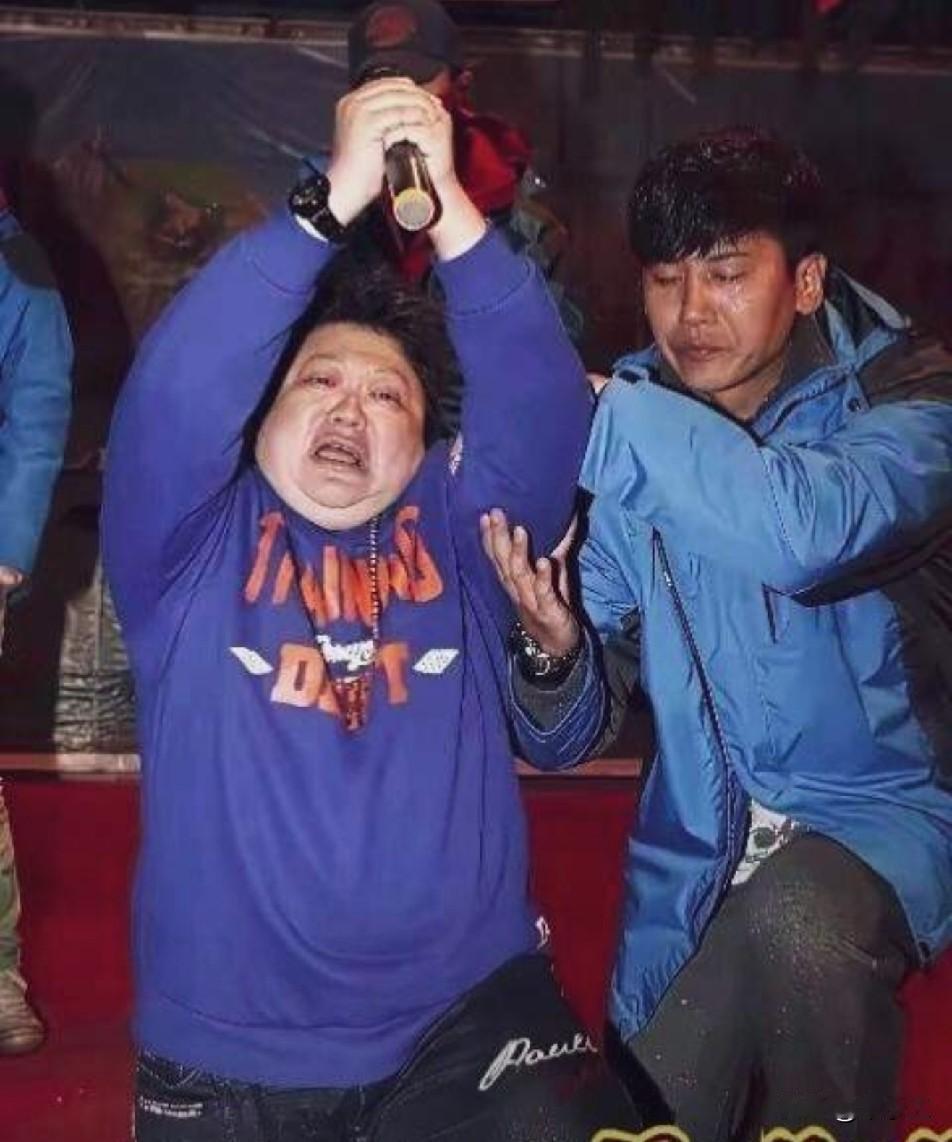 网友说：奇了怪了，都哭成这样了，娱乐圈的朋友，怎么没有一个出来为她发声怎么评价韩