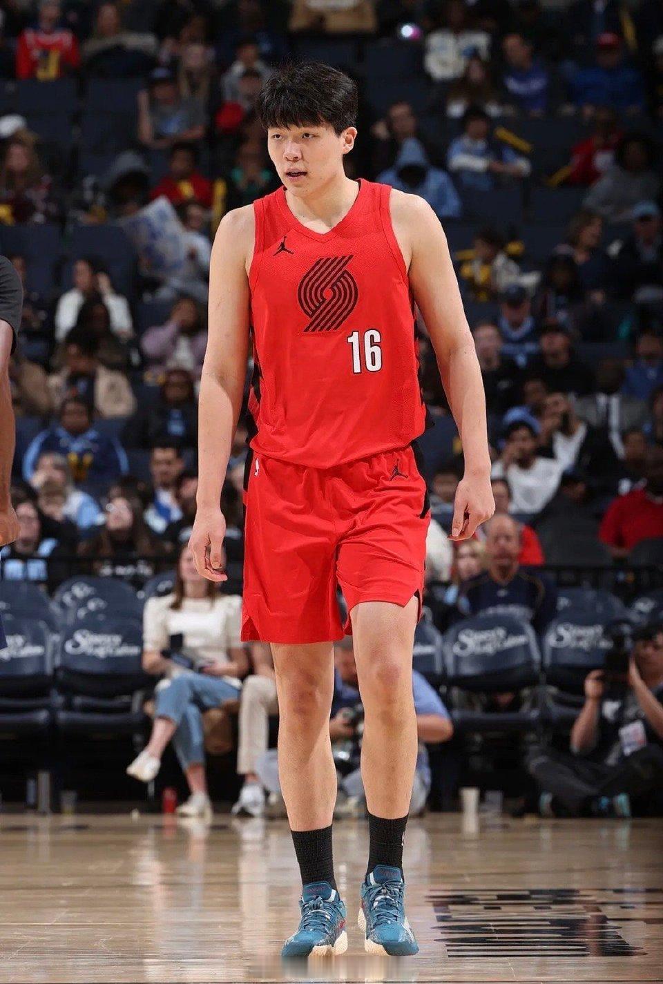 开拓者队已将杨瀚森、吕佩尔下放至撕裂之城混音队。撕裂之城混音将在明日周二凌晨2：