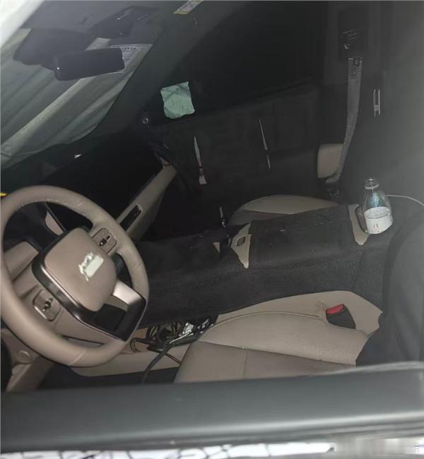 新一代理想L9内饰曝光1月30日，网络上曝光了理想L9的内饰。从照片看，新一代L