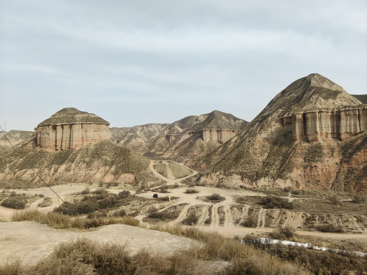 今天天府山宫景区10个人都没有，但是这种景观却是西北独有的特色。南方都是花红柳