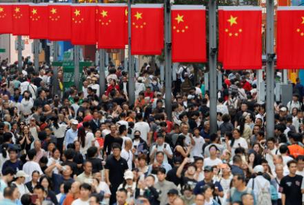 外资巨头们终于发现了一个全球独一份的“新玩法”：在中国借钱，去全球花。 瑞银
