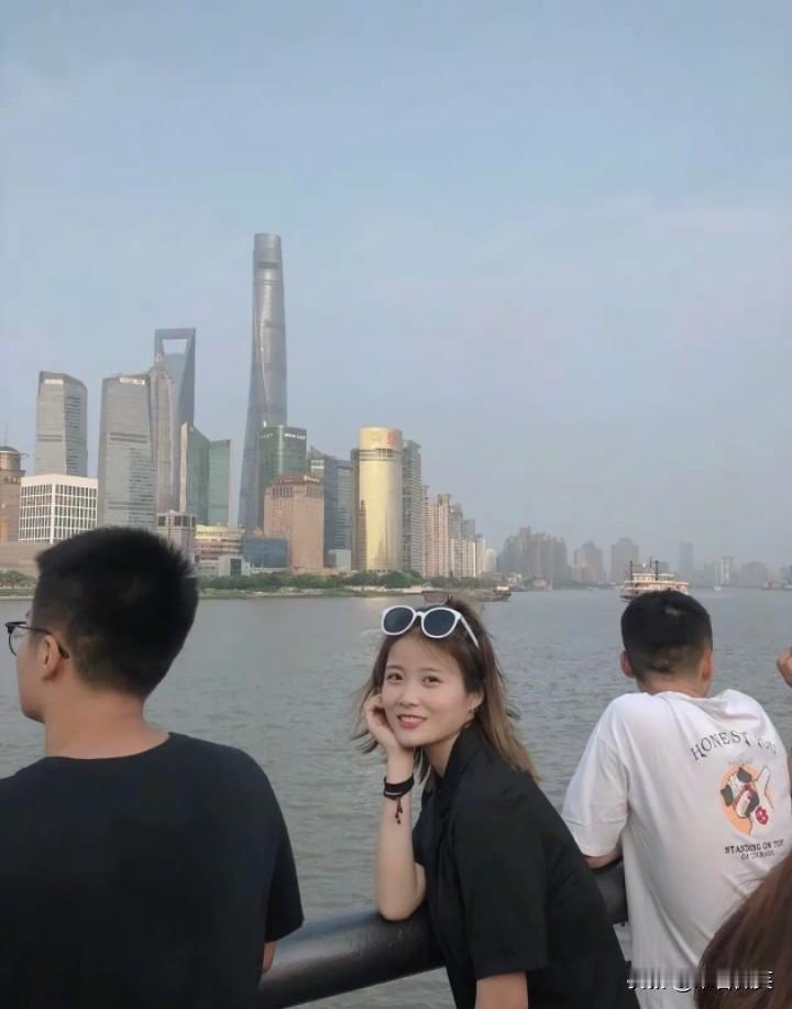 孟村这个善良的女孩昨天上午已经“发送”了，好多不知名的网友也去“送”了她最后一程