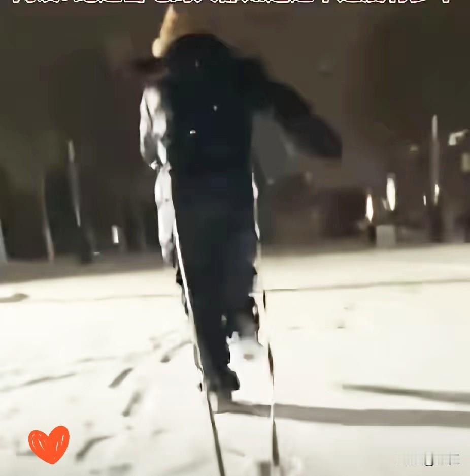 太猛了！江苏这大姑姐能处！弟媳临产遇大雪，开车打滑去不了医院。大姑姐二