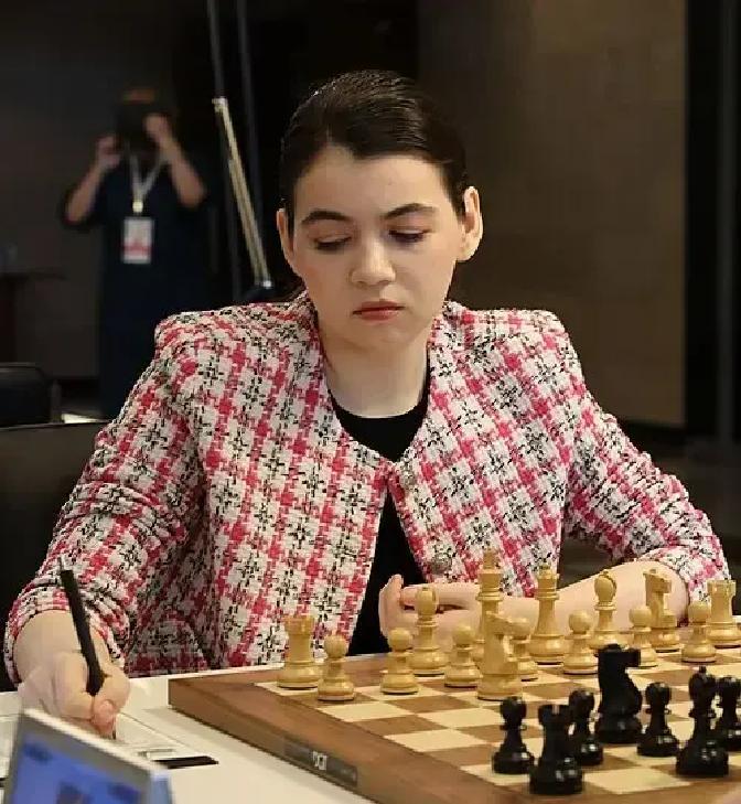 17岁中国少女掀翻棋后朱锦尔把居文君拉下马那天，我在现场。小姑娘手抖得连棋