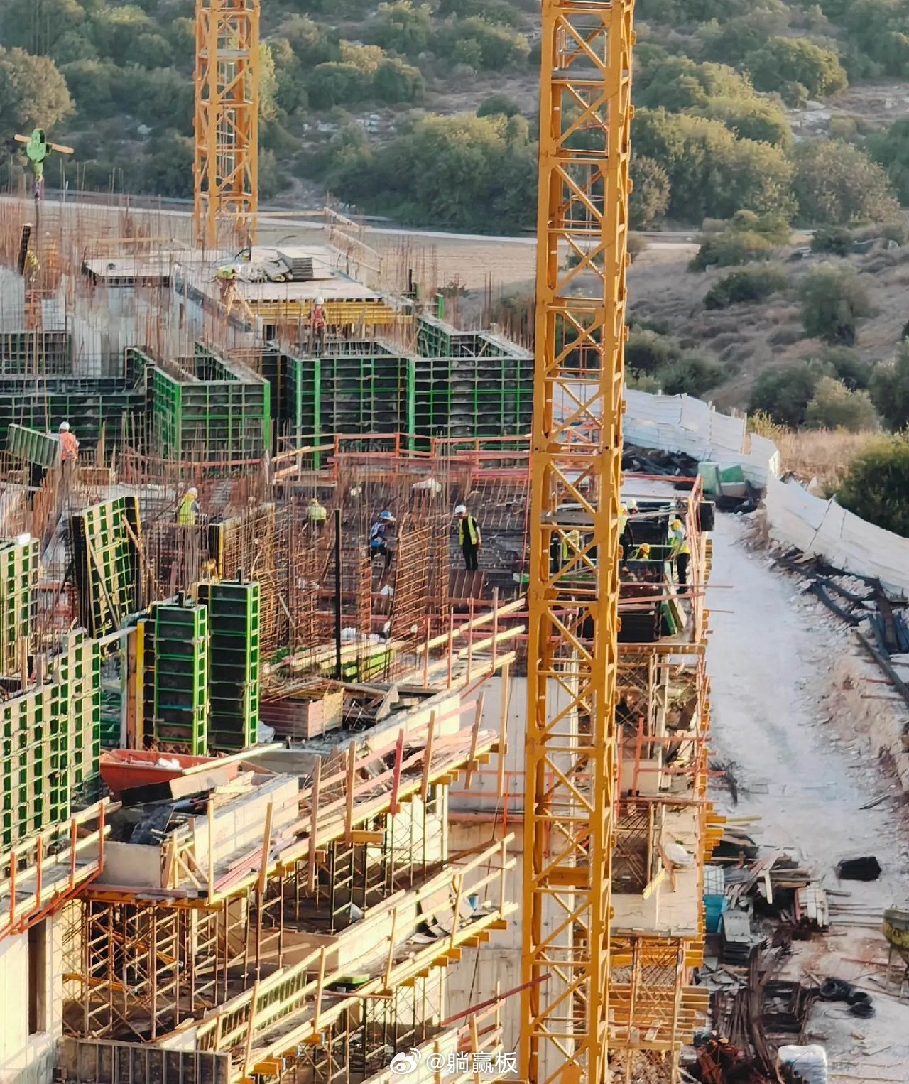 在以色列的中国建筑工人月入多少呢？来听听这名华人老殷怎么说：“日薪1600多元，