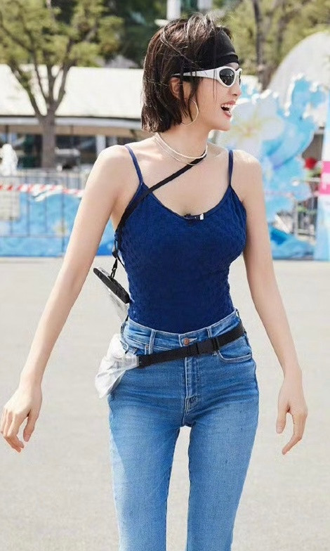 秦岚这个年纪身材居然还这么无敌​​​