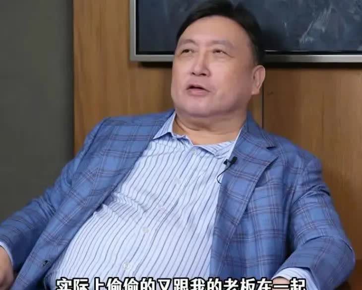 王晶是真的敢说啊！他在节目中爆料，说自己曾在片场被一位“最美女星”主动撩