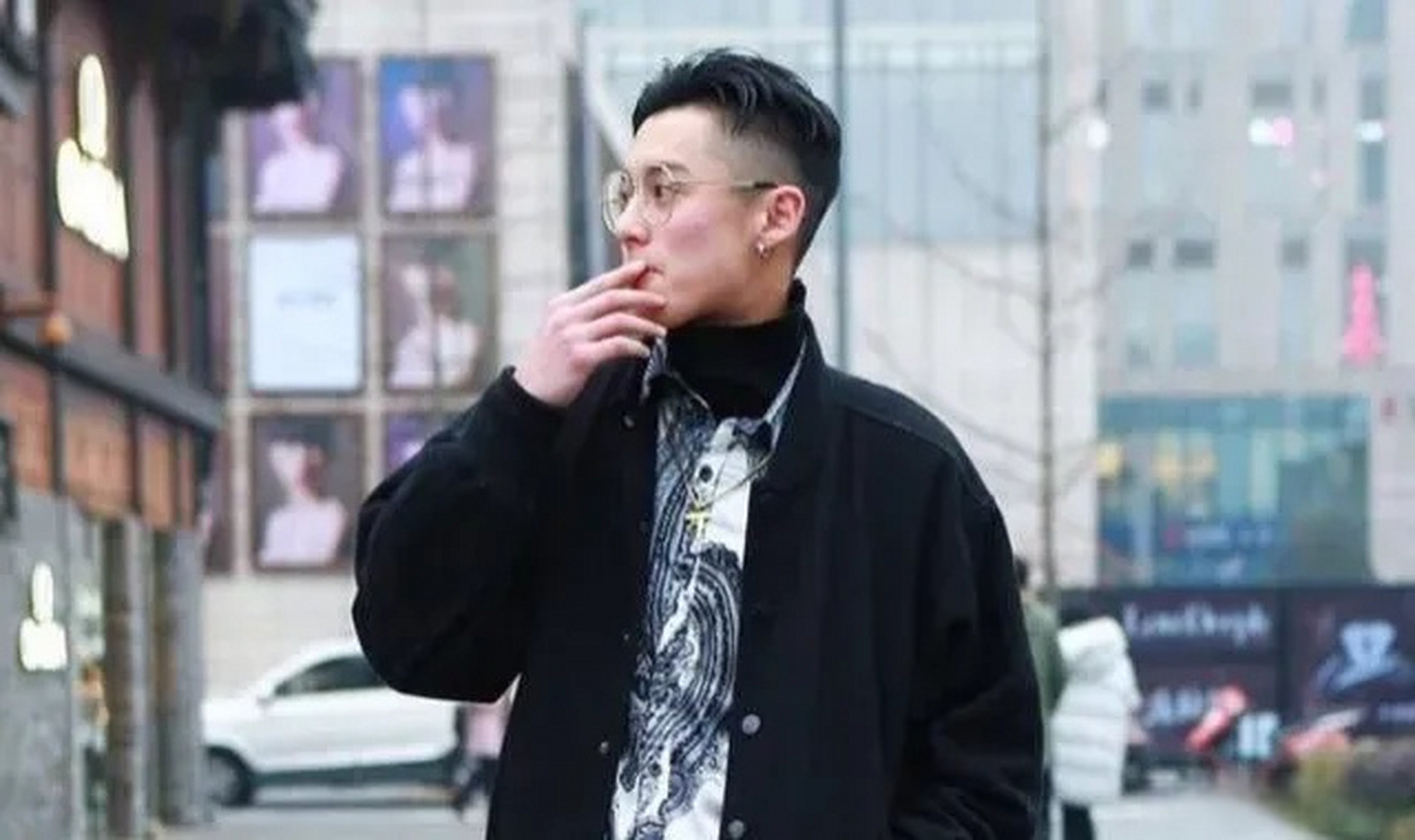 如果当初王鹤棣没有出道，他在春熙路逛街，被人偶遇拍到，然后星探发现，邀请他出道…