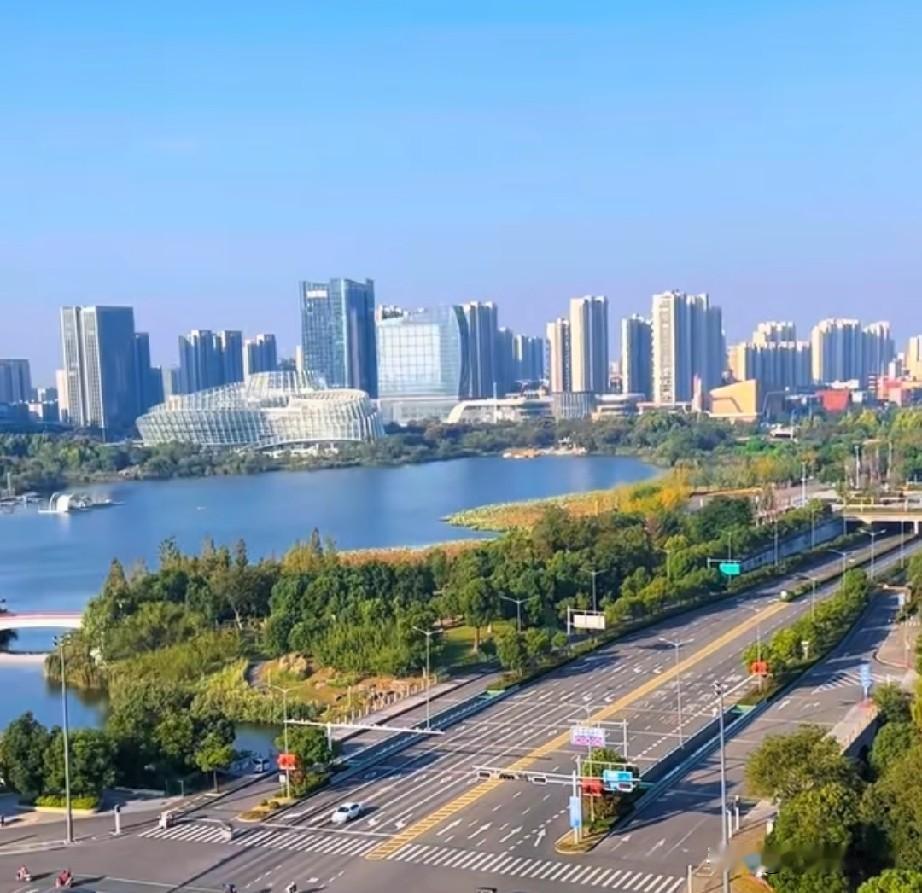 阜阳市继合肥芜湖安庆后的安徽第四大城市，建成区162平方公里，城区人口150万