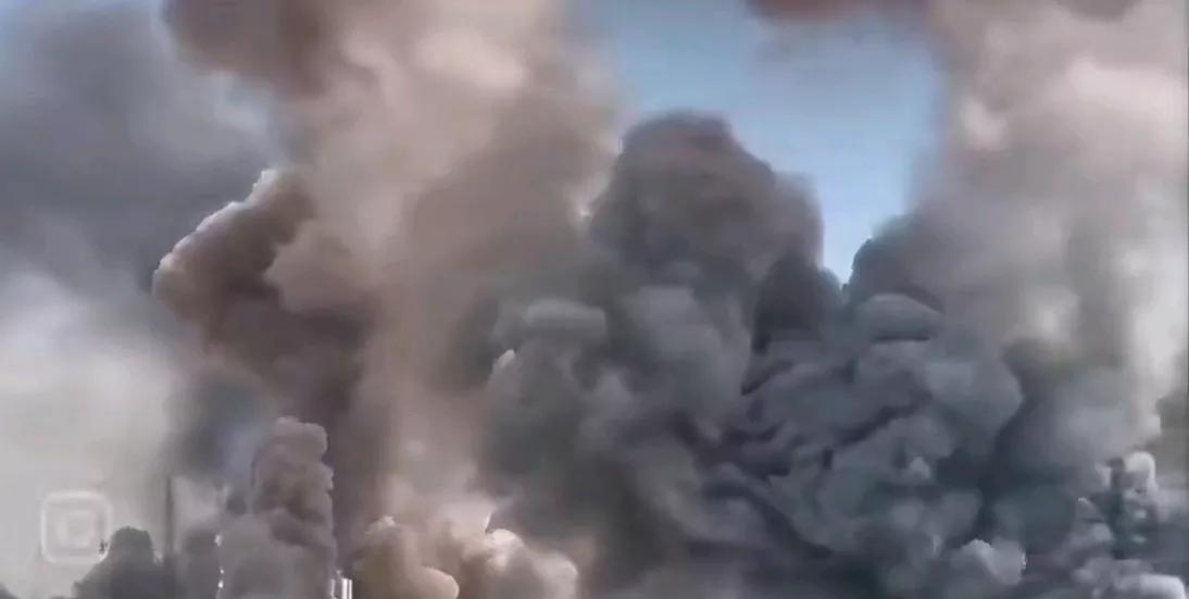 半岛电视台消息，以军袭击伊朗布坎市，已造成数百人伤亡。当地时间4日，伊朗塔斯