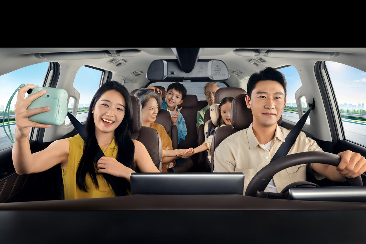 朋友们，10万级家用MPV卷王来了！五菱星光730这次动静真不小，直接拿了个“双