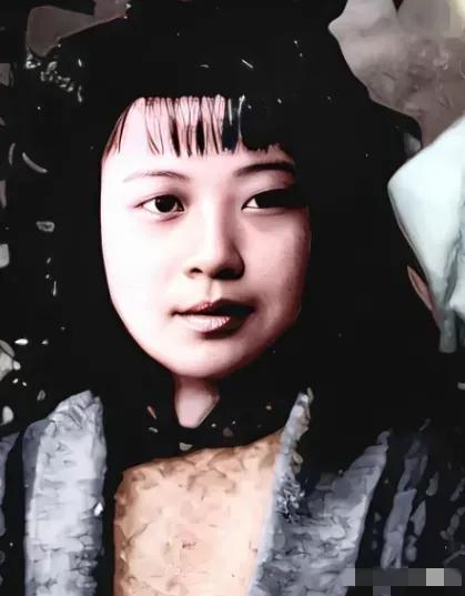 1963年，解放军师长陈广胜回乡寻找多年不见的妻子。没想到，他刚到村口，就看到