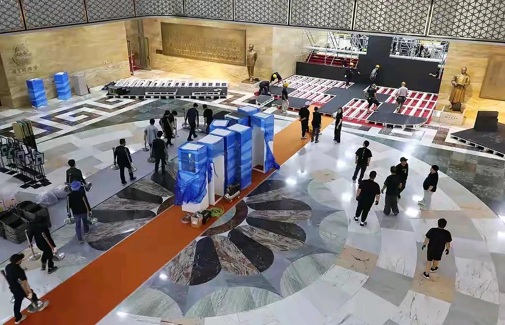 这是韩国新总统就职仪式的现场，明天一大早，谁将在这里上任？投票刚结束半小时，