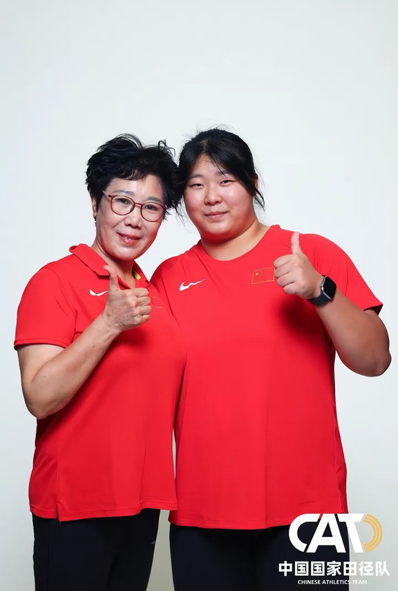 严子怡教练是个狠角色：你必须给我顶下来