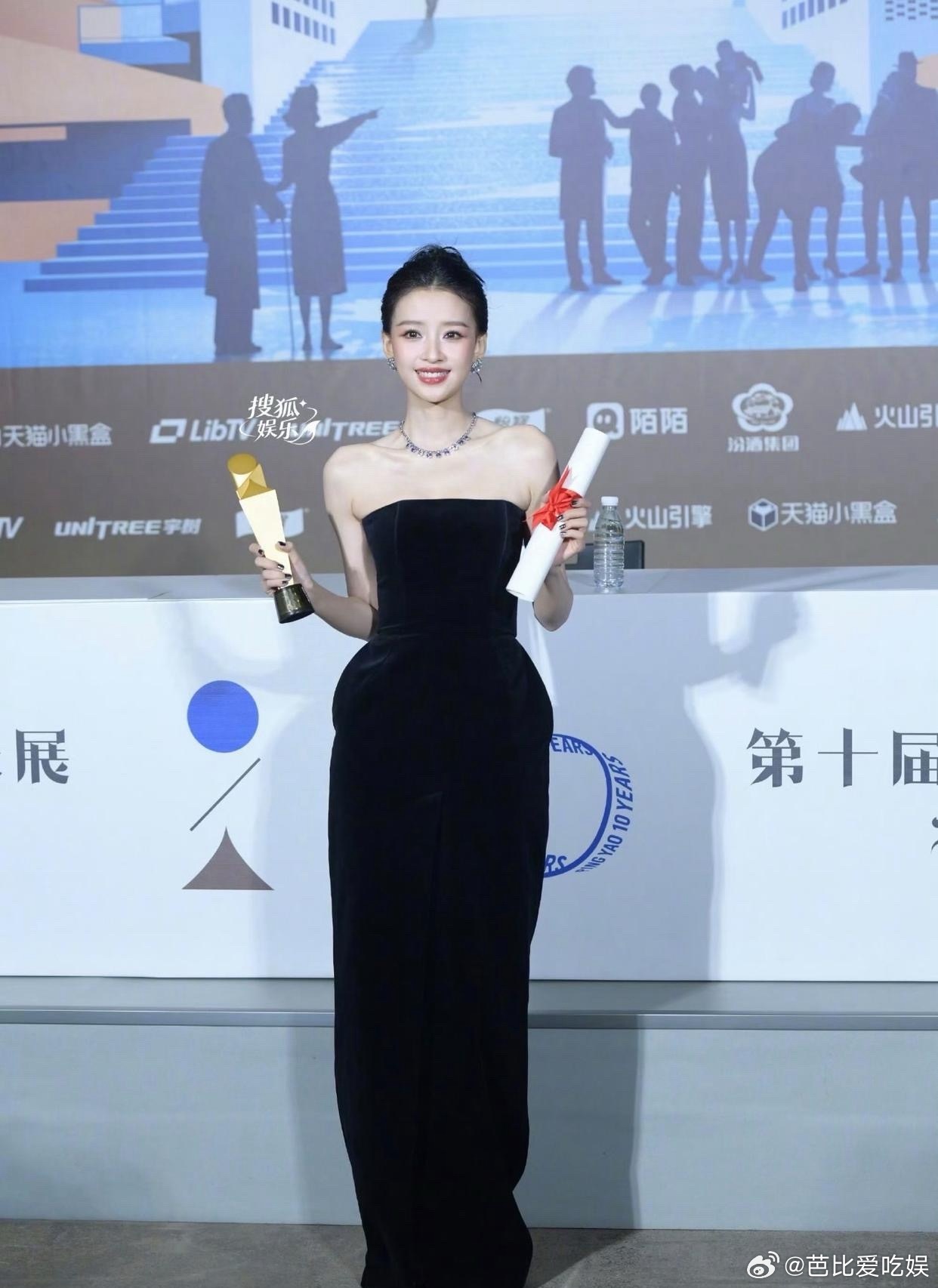 1.杨紫拿下白玉兰视后之后，圈内地位提升明显。如今精品长剧项目本就不多，不少优