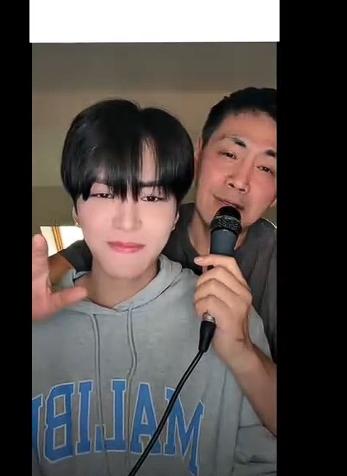 邵子恒宇宙爆闪收官直播，爸爸邵兵成了榜三大哥，于洋连线邵子恒，不过这次当着邵兵于