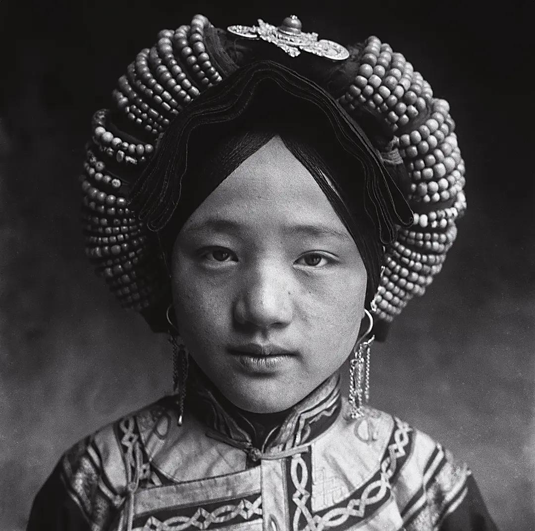 1934年，什谷屯贵族少女。照片选自《羌戎考察记》摄影:庄学本什谷屯是四川