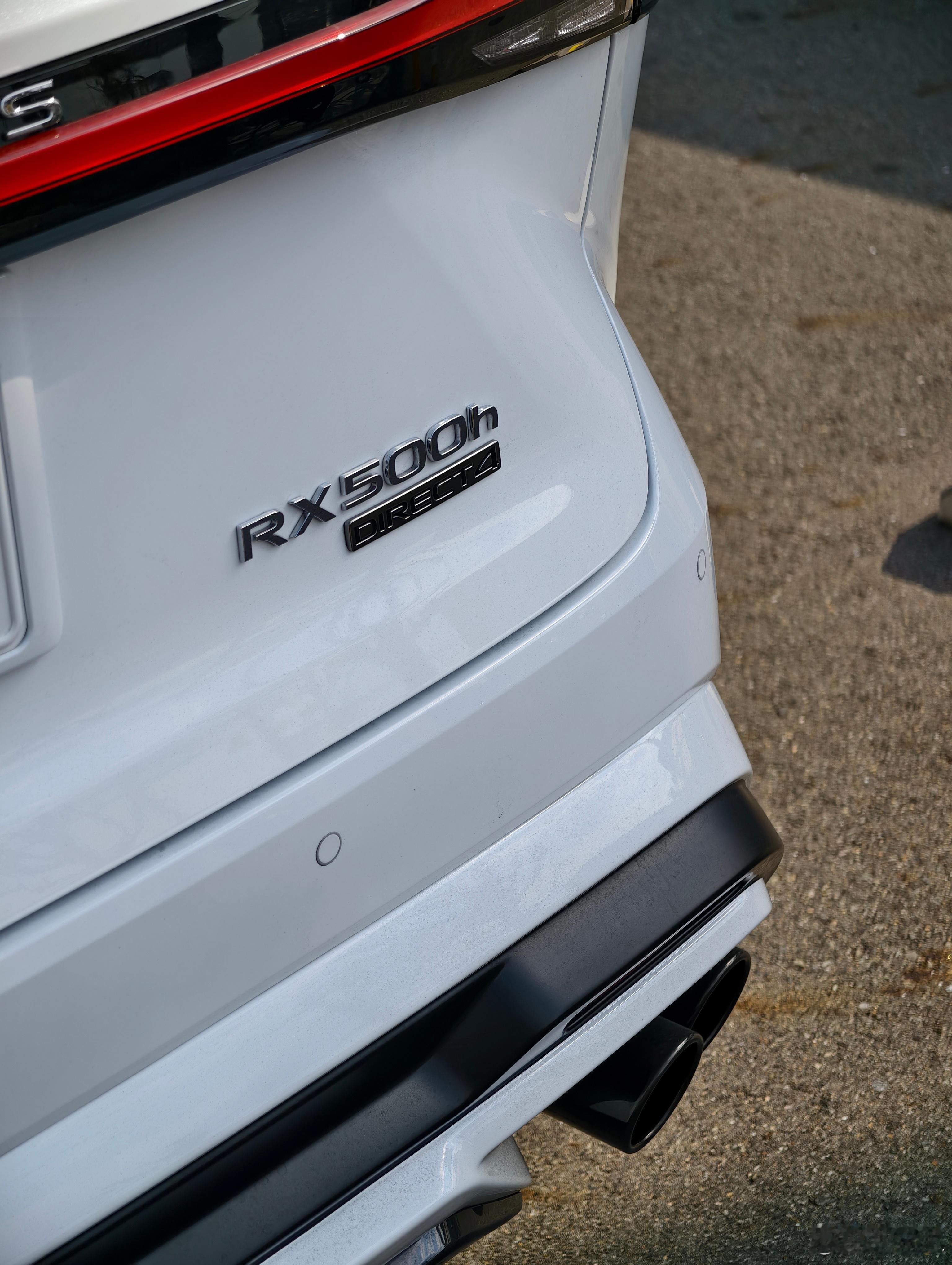 型车街拍很少有SUV能让我用“帅”来形容，但这代雷克萨斯RX是例外，尤其是RX5