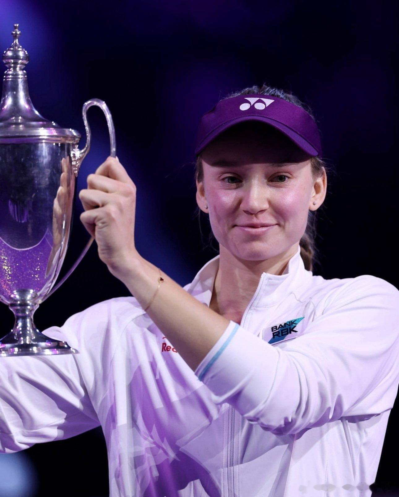 莱巴金娜“鸡汤”莱巴金娜在IG上为她的粉丝和支持者写了一条甜蜜的留言:“亲爱的朋