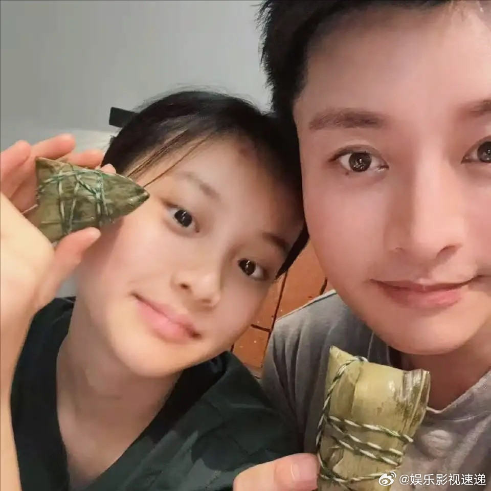 有人问贾乃亮：如果甜馨让你复婚你怎么办？贾乃亮只回复了9个字，他说：我永远是甜馨