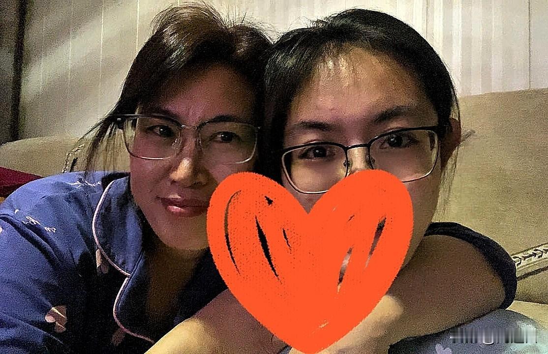 老公快被这2个女人整疯了：一个50岁退休躺平，一个25岁未就业躺平，“你们2个迟