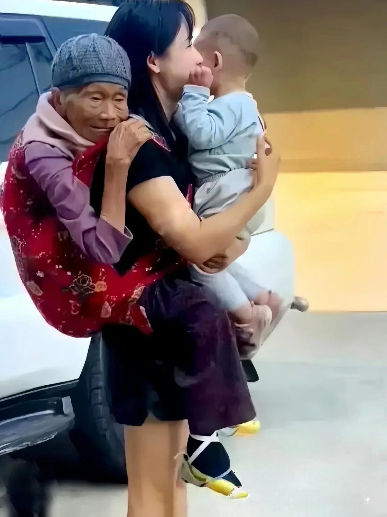 我发现，年轻时干过重体力活的人，尤其女性，到了六十岁后，大多逃不过膝盖疼，连