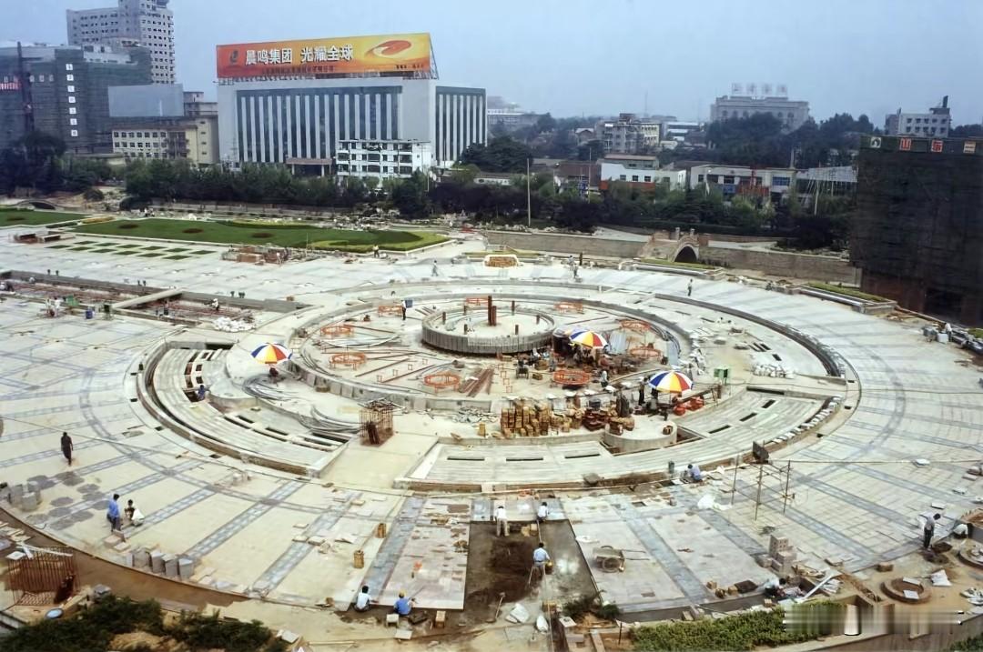 1998修建中的泉城广场