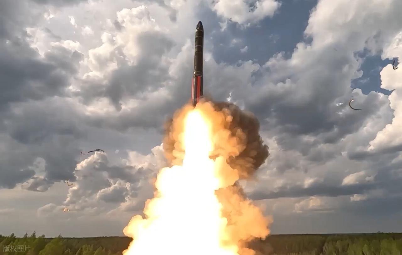 泽连斯基这次可能要被打崩了！9月14日，特朗普公开发文称：“乌克兰已同意不攻击