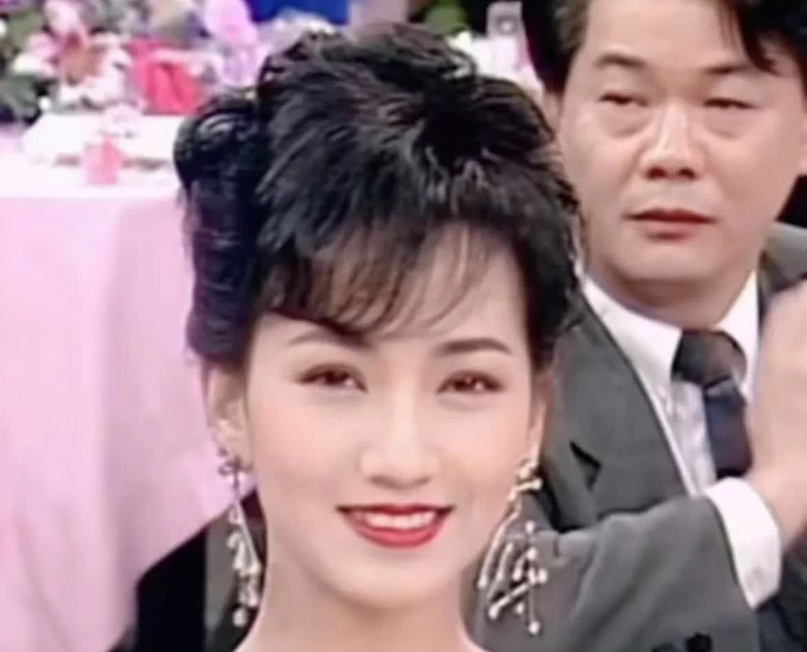 大家喜欢赵雅芝，因为陪伴是最长情的告白，叶童的单飞官宣，没有叶童的“新白