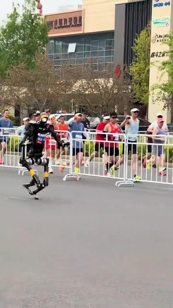 2026人形机器人半马，感受"中国速度"！2026人形机器人半马，感受"中国速