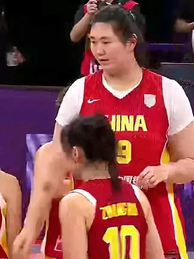 亚洲杯女篮第三名争夺战中，中国队以35分大胜韩国队获得第三名，虽然高兴不起来，但