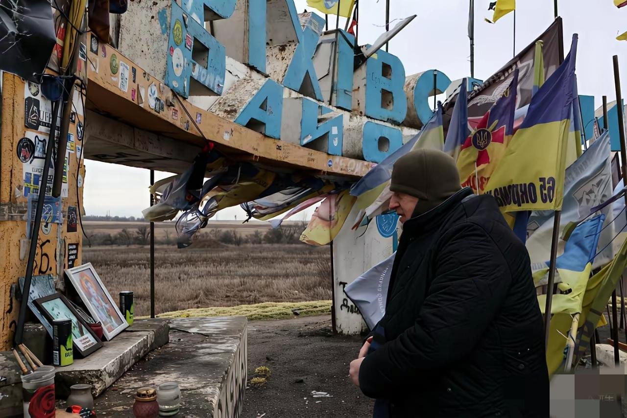 要是没有他，俄乌冲突可能不会发生的英国前首相鲍里斯·约翰逊秘密出现在乌克兰军队阵