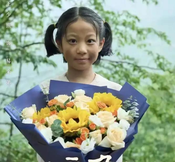 11岁的王少熙在电视剧《主角》杀青后，干的第一件事不是去接新戏，而是拎着课本回了